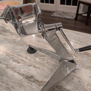 Like NEW Saladmaster Manual Crank Food Processor Vegetable Shredder 5 Cones